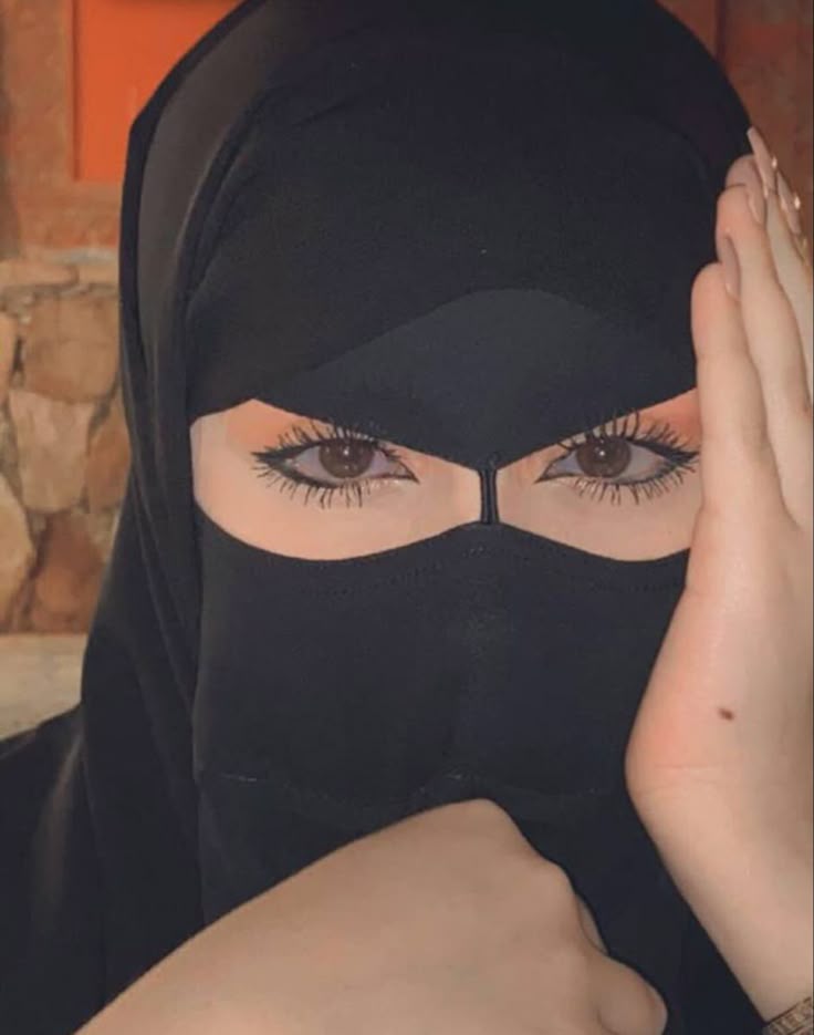 مثل المطر يا صافي النفس طاريك
يغسل هموم النفس ويـروي ظماها: