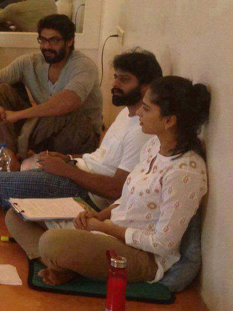 TPranushka's tweet image. Rare pic of our most fav trio♥️

#Prabhas #AnushkaShetty #BaahubaliTheEpic