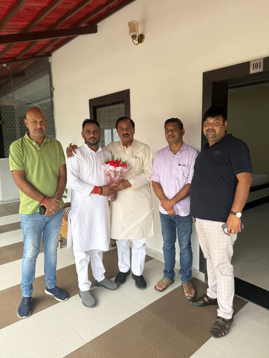 dr_maheshsharma's tweet image. बिहार प्रवास के दौरान बंधन रिसॉर्ट में कार्यकर्ताओं के साथ आत्मीय भेंट।