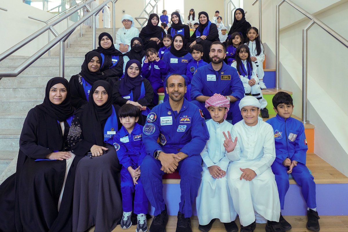 astro_hazzaa's tweet image. عام بعد عام تكبرون ويكبر طموح زايد معكم. 🤍

من جولتنا على مجموعة من مدارس الدولة، لنحتفل مع طلابنا بأسبوع الفضاء العالمي..