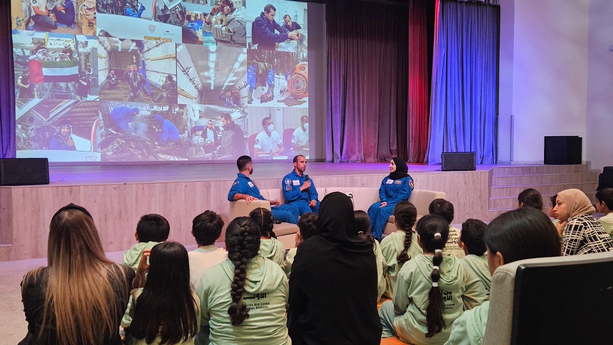 astro_hazzaa's tweet image. عام بعد عام تكبرون ويكبر طموح زايد معكم. 🤍

من جولتنا على مجموعة من مدارس الدولة، لنحتفل مع طلابنا بأسبوع الفضاء العالمي..