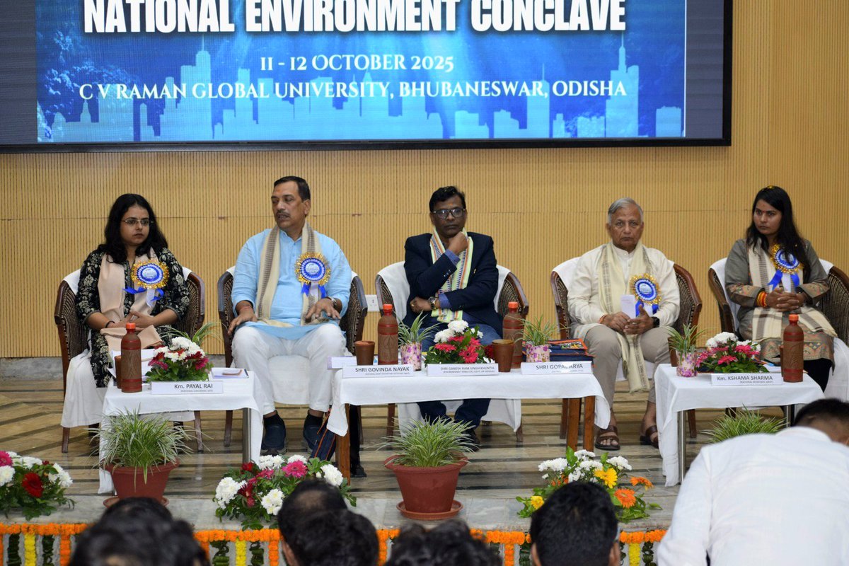 abvpodisha's tweet photo. ... Shri Gopal Arya, National Incharge, PSG; Shri @iGovindaNayak, National Joint Organising Secretary, #ABVP; Sushree @Kshama_Sharmaa, National Secretary, ABVP; and Sushree @ipayalrai04, National Convener, #StudentsForDevelopment.

#SrishtiManthan25 #SFD
#SFDOdisha #ABVPOdisha https://t.co/XnjnKlP2Q9