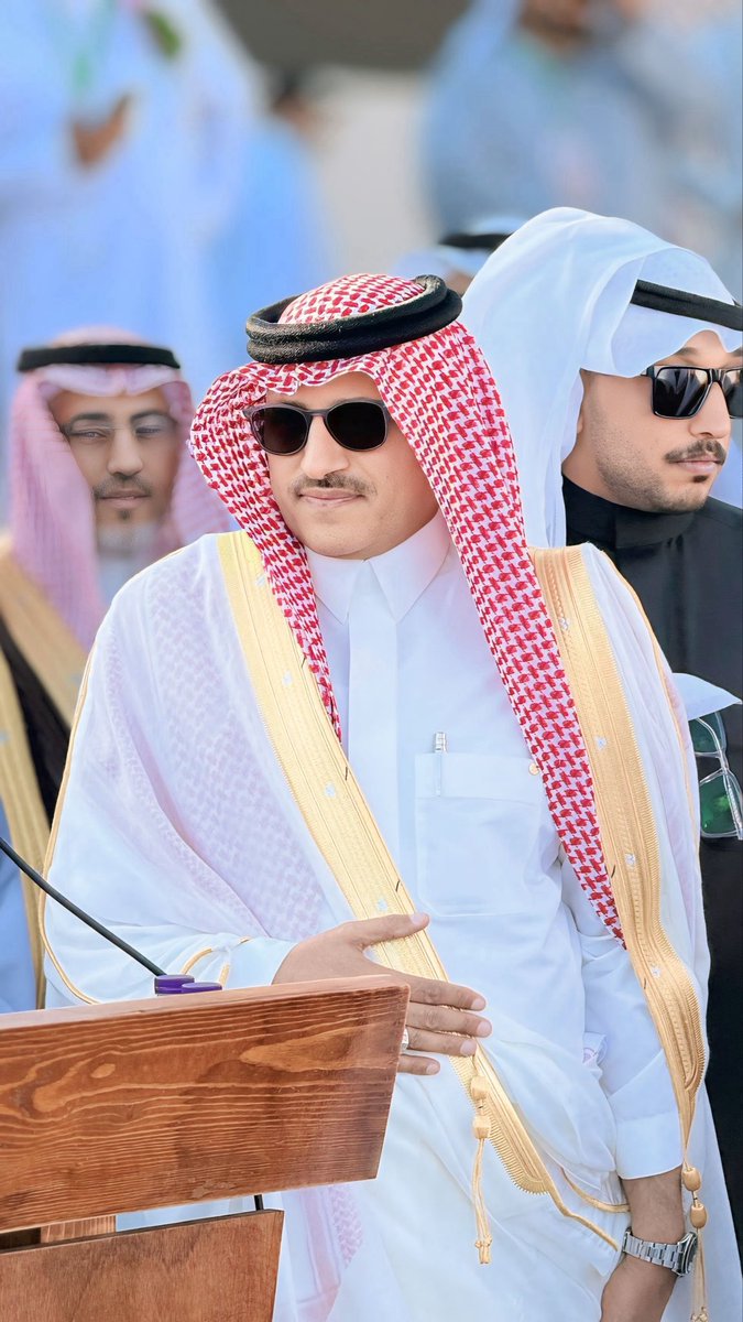 كل الشكر والتقدير للقائمين على حفل تكريم سادن الحرف ورمز الشعر والعرضه الجنوبيه<a href="/WdBdalwahd/">عبدالواحد سعود الزهراني</a> ولايخفى على الجميع ان عبدالواحد الزهراني هو من اخرج لون العرضه الجنوبيه الى افاق اخرى خارج اطارها القديم واصبح لها طابع خاص ومحبب لكل من يقرض الشعر اويسمعه #تكريم_الشاعر_عبدالواحد_الزهراني