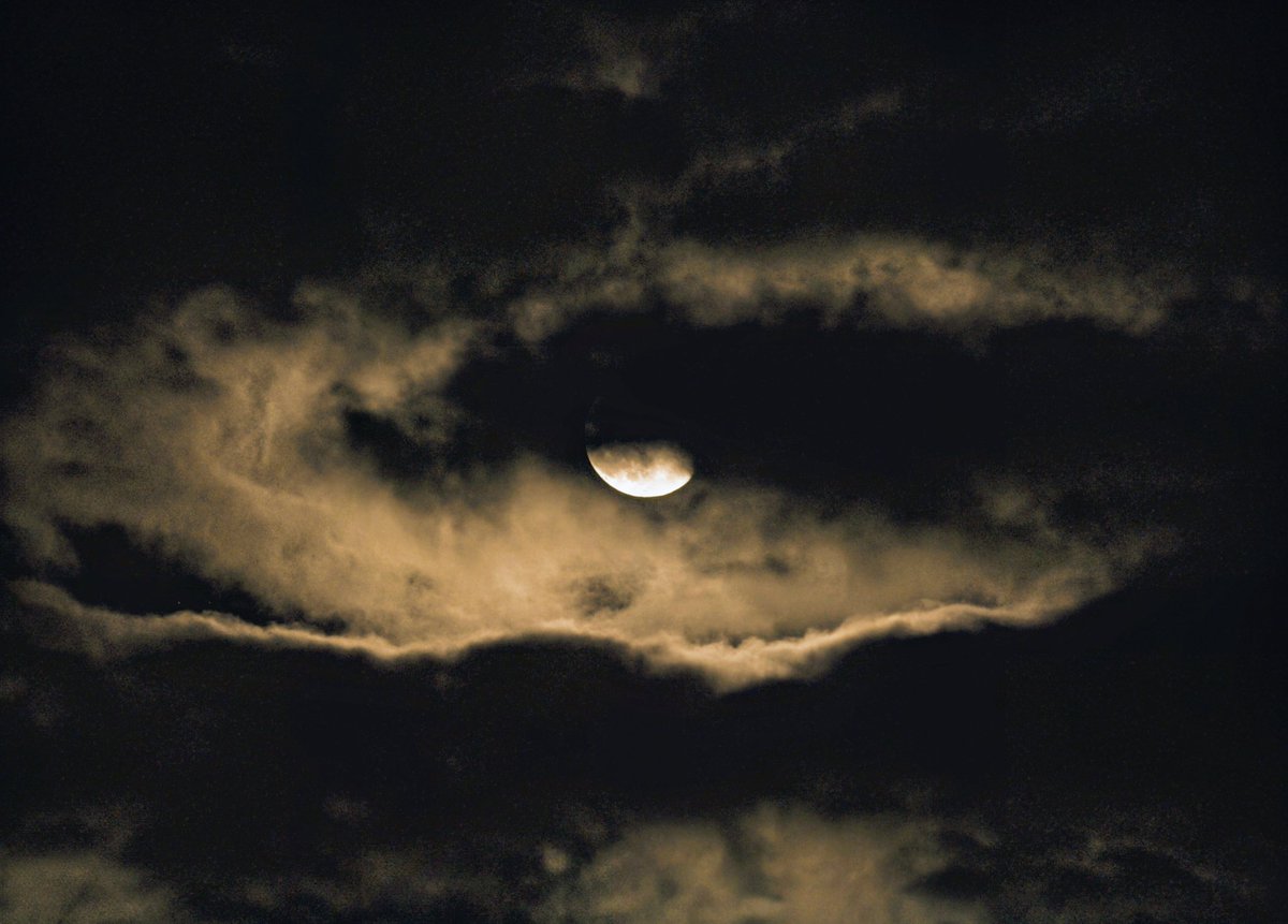 PrayerfulMantis's tweet image. Various shots of the moon obscured by clouds last night. #moon