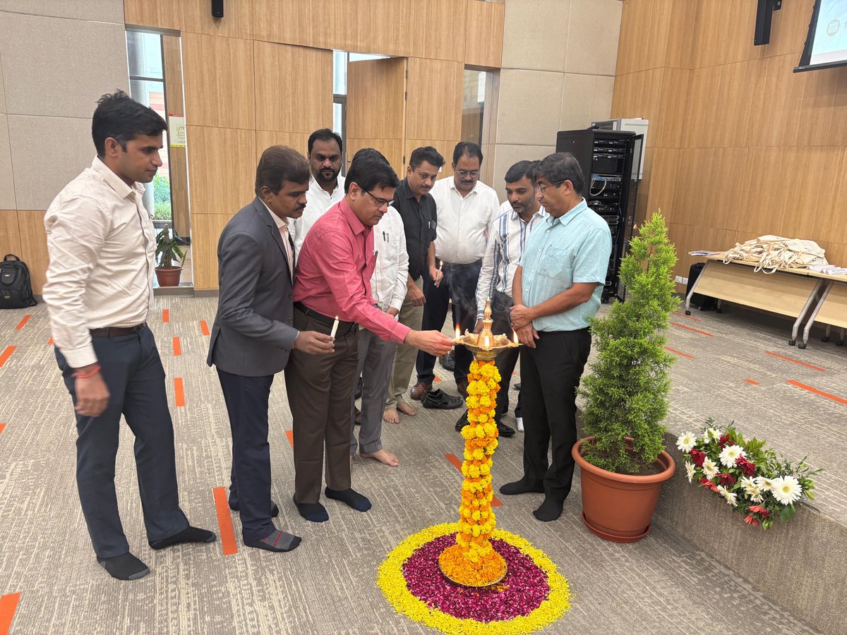 SmartAgriMarket's tweet image. 🚀 Transforming India’s #Cotton industry isn’t just about better fibre, it’s about traceability, transparency &amp;amp; technology.
From contamination-free ginning to biochar-backed soil carbon tracking via remote sensing…
#CottonToGold #SustainableCotton