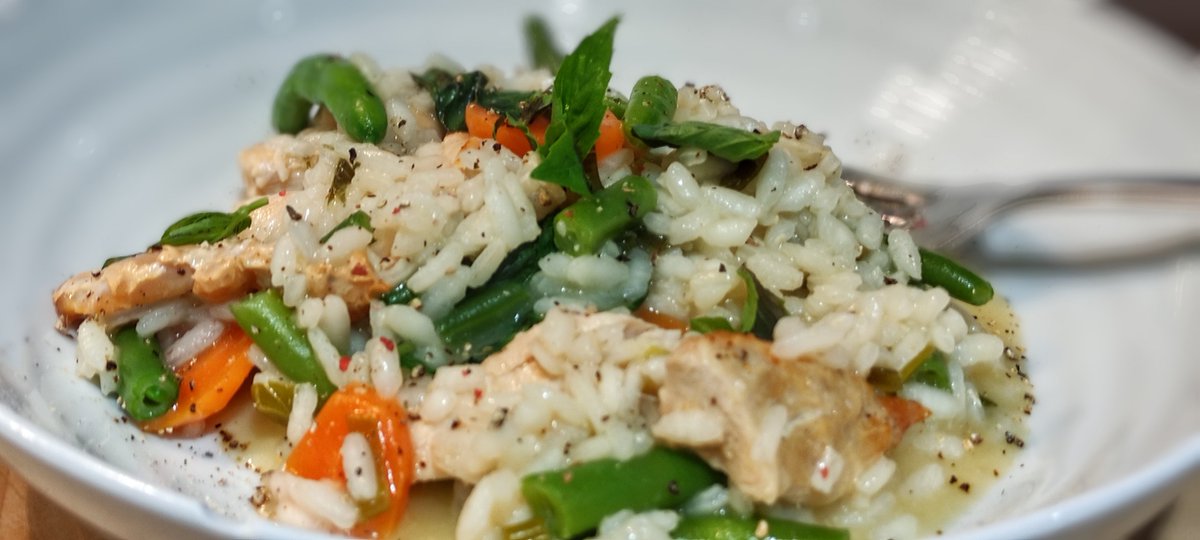 EasyLowFodmap's tweet image. ✨ NEW RECIPE ✨ My Chicken &amp;amp; Vegetable Risotto is a low FODMAP cheat version — warm comfort in a bowl. Perfect for sensitive tummies &amp;amp; busy families! 🌿 Low FODMAP 🍗 High flavour️ Quick &amp;amp; easy easylowfodmap.org/recipes/chicke… #LowFODMAP #IBSRecipes #ComfortFood #easydinner