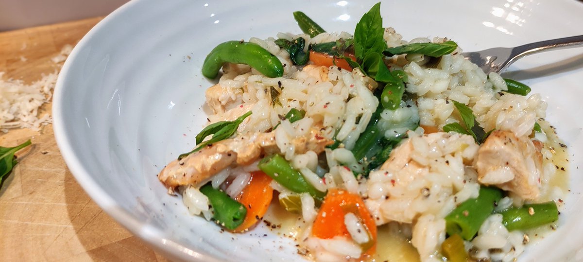 EasyLowFodmap's tweet image. ✨ NEW RECIPE ✨ My Chicken &amp;amp; Vegetable Risotto is a low FODMAP cheat version — warm comfort in a bowl. Perfect for sensitive tummies &amp;amp; busy families! 🌿 Low FODMAP 🍗 High flavour️ Quick &amp;amp; easy easylowfodmap.org/recipes/chicke… #LowFODMAP #IBSRecipes #ComfortFood #easydinner