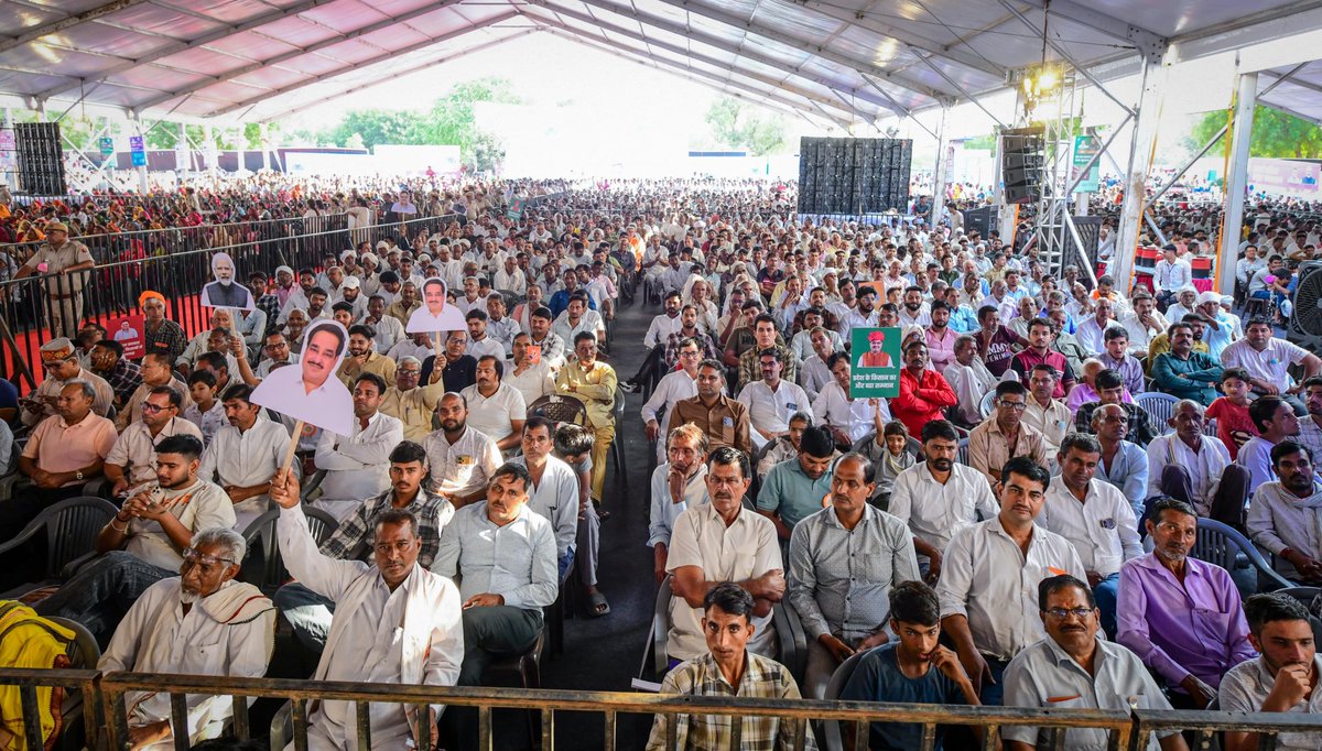 BJP4Rajasthan's tweet image. मुख्यमंत्री श्री @BhajanlalBjp ने आज झुंझुनूं जिले के मण्ड्रेला में माननीय केंद्रीय जल शक्ति मंत्री श्री @CRPaatil की गरिमामयी उपस्थिति में आयोजित “जल संचय – जन भागीदारी – जन आंदोलन” कार्यक्रम ‘कर्मभूमि से मातृभूमि’ में उपस्थित जनसमूह को संबोधित कर जल संरक्षण के महत्व पर विचार…