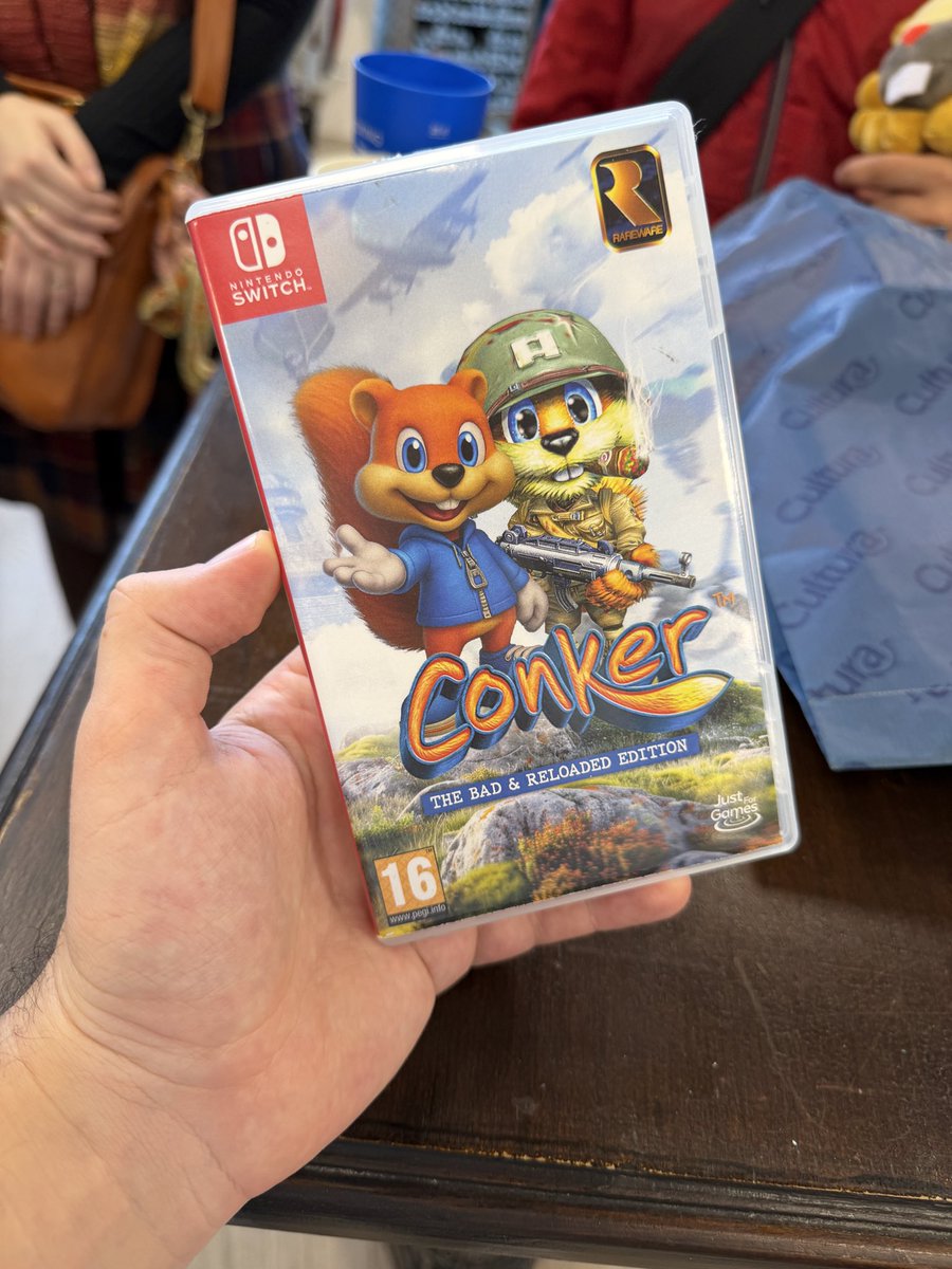 conkerax's tweet image. Conker : The Bad and Reloaded Édition - Uniquement disponible en un seul exemplaire et en boîte ! 😍

Oh la merveille du @rob_defreitas mais il est fou c’est quoi cette dinguerie !!!!

On veut cette édition en vrai 🥳