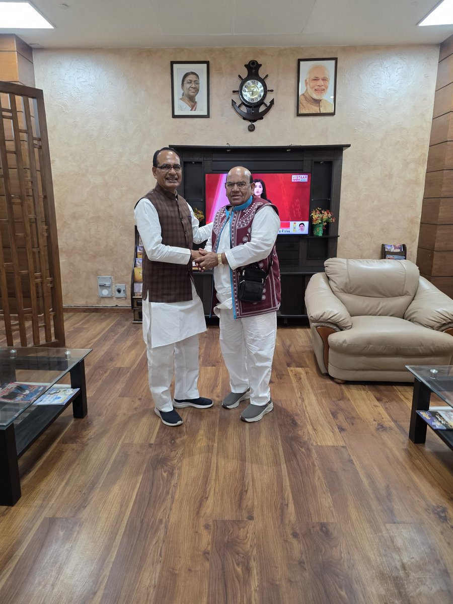 Antarsingh Arya (@antarsingharya) on Twitter photo आज कृषि एवं किसान कल्याण मंत्री तथा ग्रामीण विकास मंत्री माननीय शिवराज सिंह चौहान जी से सौजन्य भेंट कर विभिन्न मुद्दों पर चर्चा की। <a href="/rashtrapatibhvn/">President of India</a>
<a href="/narendramodi/">Narendra Modi</a>
<a href="/VPIndia/">Vice-President of India</a>
<a href="/v_shrivsatish/">V Satish</a>
<a href="/blsanthosh/">B L Santhosh</a>
<a href="/AmitShah/">Amit Shah</a>
<a href="/JPNadda/">Jagat Prakash Nadda</a>
<a href="/PIB_MoTA/">PIB | Ministry of Tribal Affairs</a>
<a href="/ajayjamwalbjp/">Ajay Jamwal</a>
<a href="/shivprakashbjp/">Shivprakash</a>
<a href="/ChouhanShivraj/">Shivraj Singh Chouhan</a> आज कृषि एवं किसान कल्याण मंत्री तथा ग्रामीण विकास मंत्री माननीय शिवराज सिंह चौहान जी से सौजन्य भेंट कर विभिन्न मुद्दों पर चर्चा की। <a href="/rashtrapatibhvn/">President of India</a>
<a href="/narendramodi/">Narendra Modi</a>
<a href="/VPIndia/">Vice-President of India</a>
<a href="/v_shrivsatish/">V Satish</a>
<a href="/blsanthosh/">B L Santhosh</a>
<a href="/AmitShah/">Amit Shah</a>
<a href="/JPNadda/">Jagat Prakash Nadda</a>
<a href="/PIB_MoTA/">PIB | Ministry of Tribal Affairs</a>
<a href="/ajayjamwalbjp/">Ajay Jamwal</a>
<a href="/shivprakashbjp/">Shivprakash</a>
<a href="/ChouhanShivraj/">Shivraj Singh Chouhan</a>