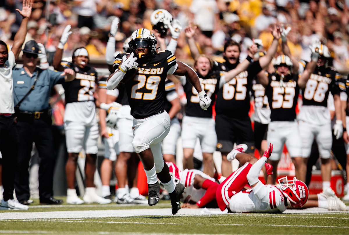 Slash Football Feature 🏈 tweet media