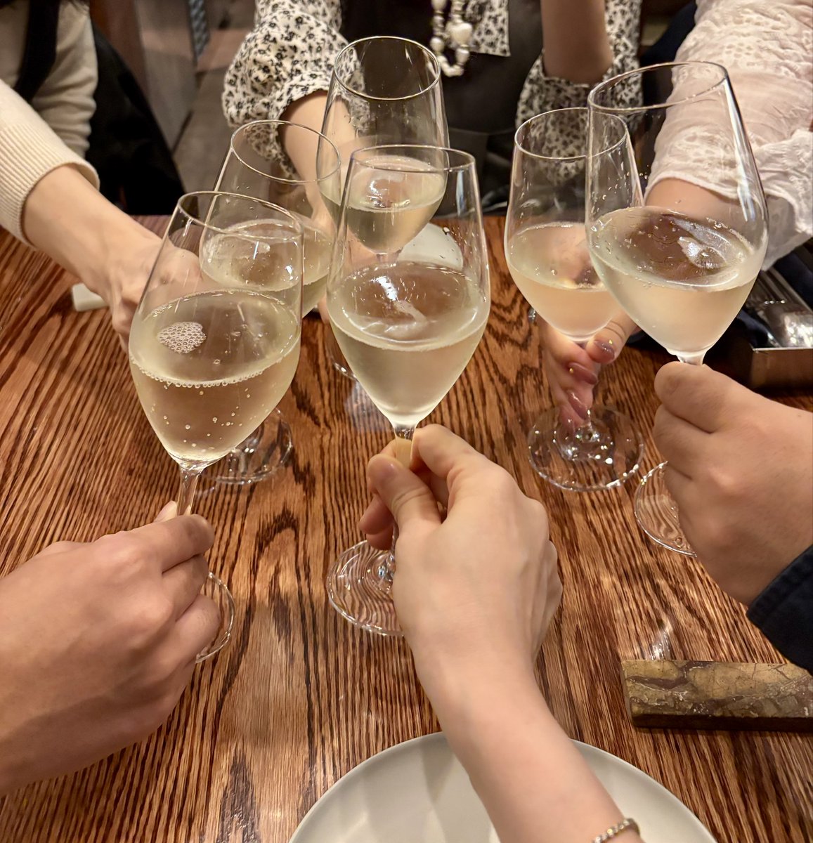 cstkhs's tweet image. 東京に出て来て2週間…ようやく学友に会えました🥲🥂✨💕仕事で役立たずの毎日なので、めちゃくちゃ癒される時間でした❣️
