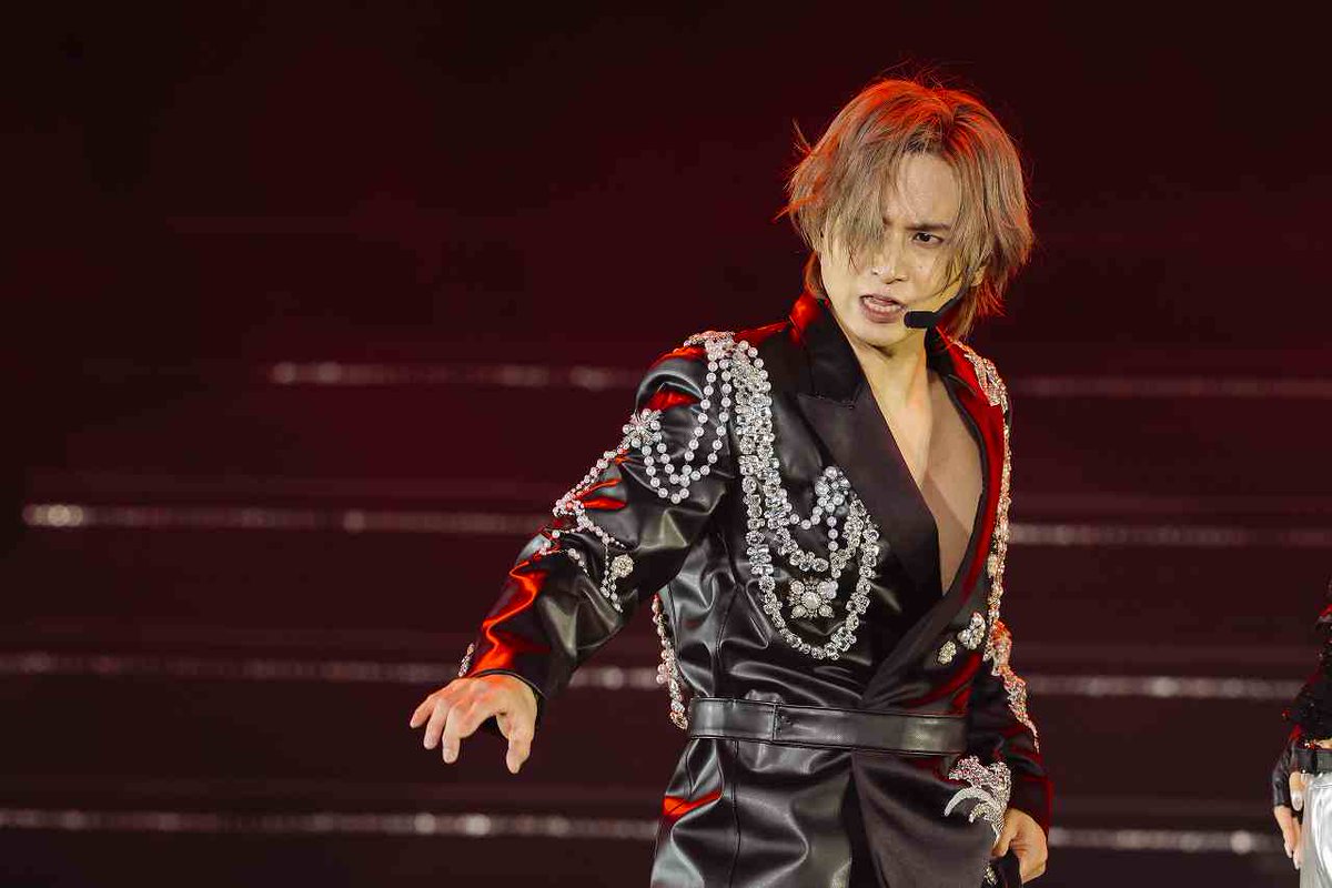 oricon's tweet image. 堂本光一、4年ぶりソロアリーナツアーで“完全解放”「ここからまだまだスタートです！」

46歳とは思えぬキレキレのパフォーマンス🕺＆ツンデレ炸裂1回20分超えしゃべり倒しMC🎤
横アリ1万5000人が熱狂✨️

oricon.co.jp/news/2411250/?…

 #RAISE