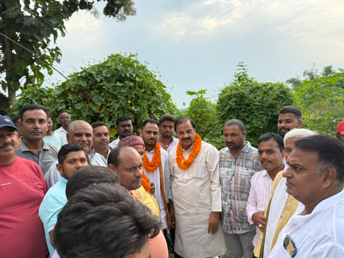 dr_maheshsharma's tweet image. आज बिहार प्रवास के दौरान माली भरियावा मंडल, विधानसभा कुटुंबा, ज़िला औरंगाबाद में संगठनात्मक बैठक कर कार्यकर्ताओं के साथ सार्थक संवाद किया।
पार्टी को मज़बूत बनाने और जन-जन तक विचारधारा पहुँचाने के लिए सभी कार्यकर्ताओं का समर्पण सराहनीय है।