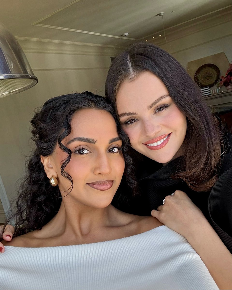 SELENATORSS's tweet image. 11 October: new pics of Selena with the beauty influencer.