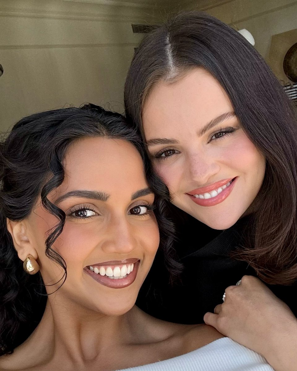 SELENATORSS's tweet image. 11 October: new pics of Selena with the beauty influencer.