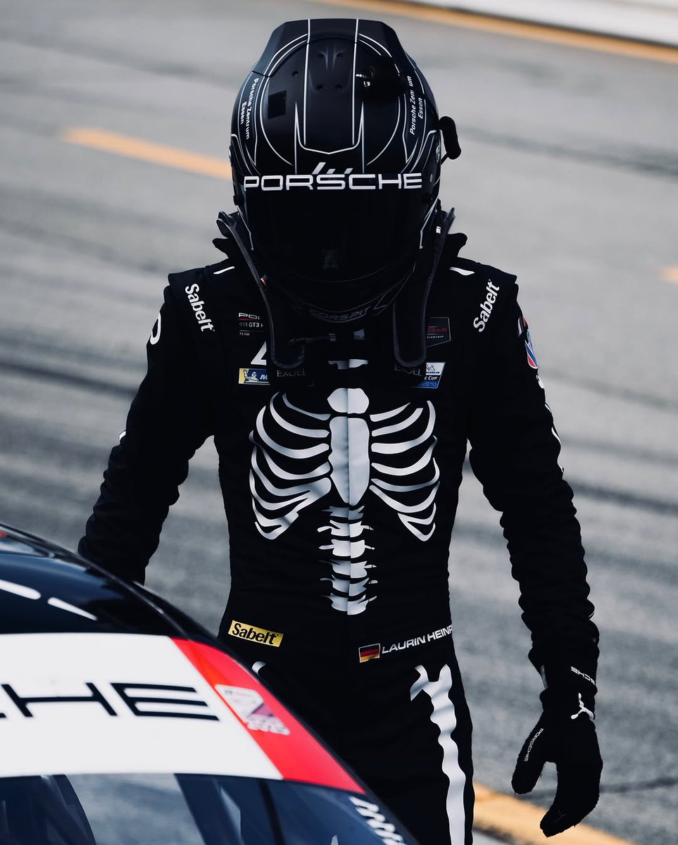 caanfrii's tweet photo. Puede ser una de las fotos más duras y con más aura de la HISTORIA del motorsport https://t.co/b7iyCx06gJ