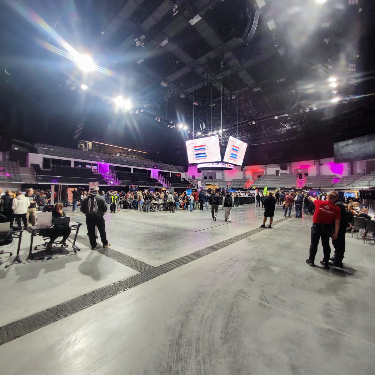 Olsztyn Gaming Series. Pierwsza edycja więc szału nie ma, ale miło że coś się dzieje w tym regionie, bo gaming owej imprezy tu na pewno brakowało :)
#olsztyn