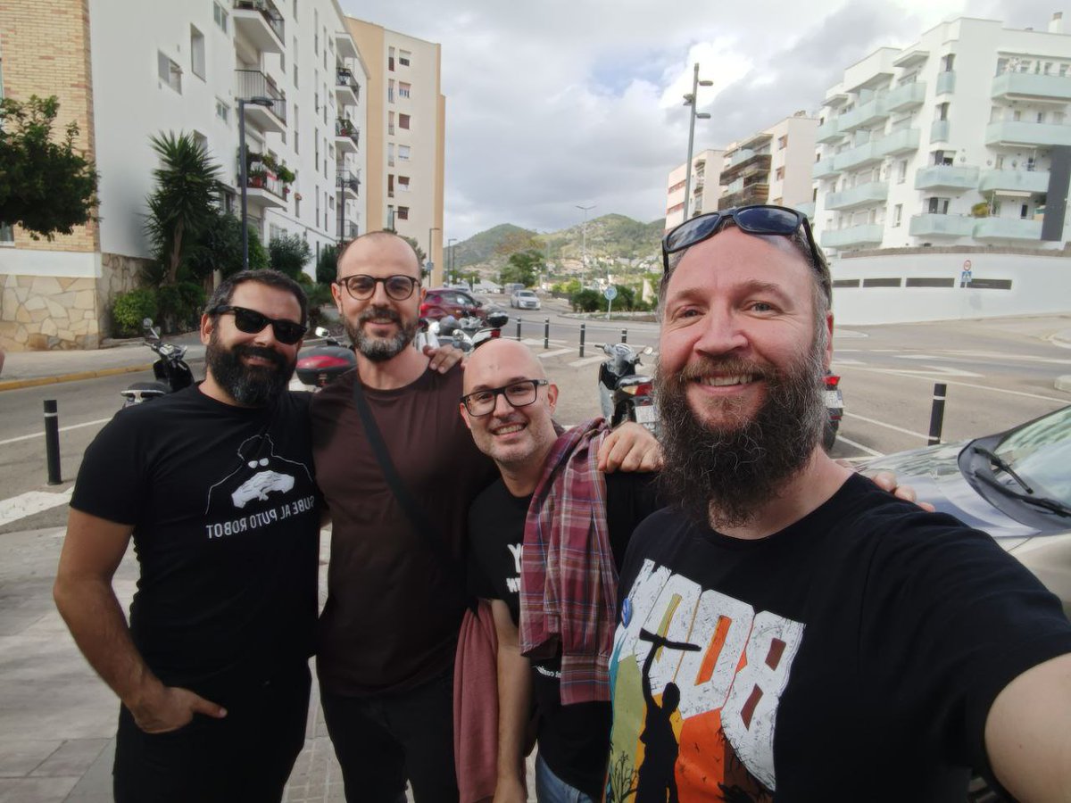 Este fin de semana estamos en Sitges <a href="/sitgesfestival/">Sitges Film Festival</a> disfrutando de buen cine, y rodeados de muy buena gente, como José Moreno, de <a href="/MajesticPod/">Majestic Podcast</a> o Rafa Gambín de <a href="/doblesesionpdc/">Doble Sesión Podcast</a>