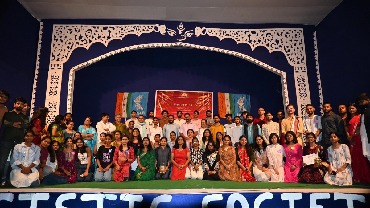 _Sudhaker_singh's tweet image. आज का दिन अत्यंत सौभाग्यपूर्ण और प्रेरणादायक रहा। मुझे देश के सबसे प्राचीन और प्रतिष्ठित शैक्षणिक संस्थान बनारस हिंदू विश्वविद्यालय(BHU), वाराणसी — के छात्रों के साथ संवाद करने का अवसर प्राप्त हुआ,

इस संवाद कार्यक्रम में मुख्य रूप से वर्तमान भारतीय राजनीति की दिशा और ग्रामीण…