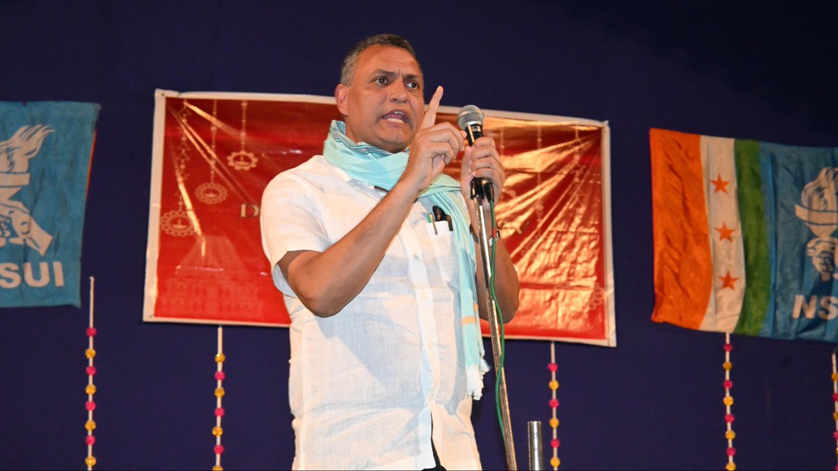 _Sudhaker_singh's tweet image. आज का दिन अत्यंत सौभाग्यपूर्ण और प्रेरणादायक रहा। मुझे देश के सबसे प्राचीन और प्रतिष्ठित शैक्षणिक संस्थान बनारस हिंदू विश्वविद्यालय(BHU), वाराणसी — के छात्रों के साथ संवाद करने का अवसर प्राप्त हुआ,

इस संवाद कार्यक्रम में मुख्य रूप से वर्तमान भारतीय राजनीति की दिशा और ग्रामीण…