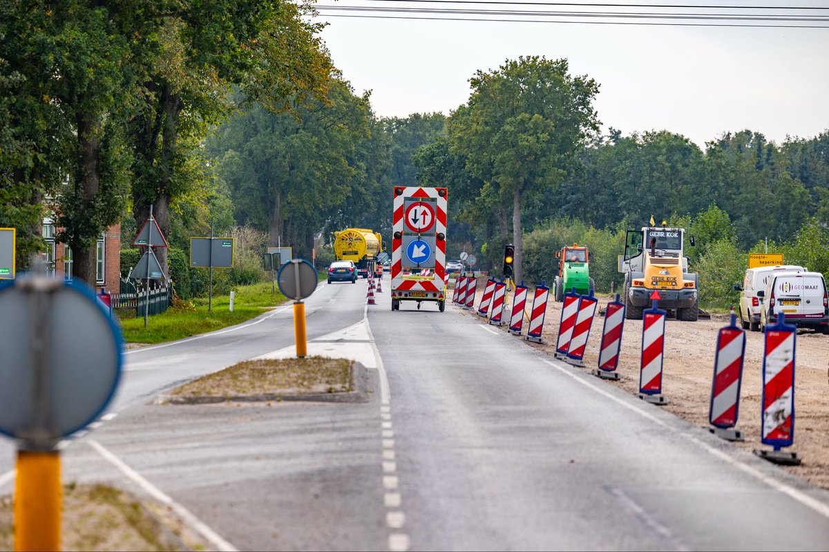 JetzeV's tweet photo. N358 Uterwei. Fase 1, Week 38 t/m 41 (5de t/m 8ste week), Omgeving De Loanekampen: Aanleg passeerstrook-landbouwverkeer. #BAMinjouwbuurt #ProvinsjeFryslân #ProvincieFryslân https://t.co/8VHXv2NwZw