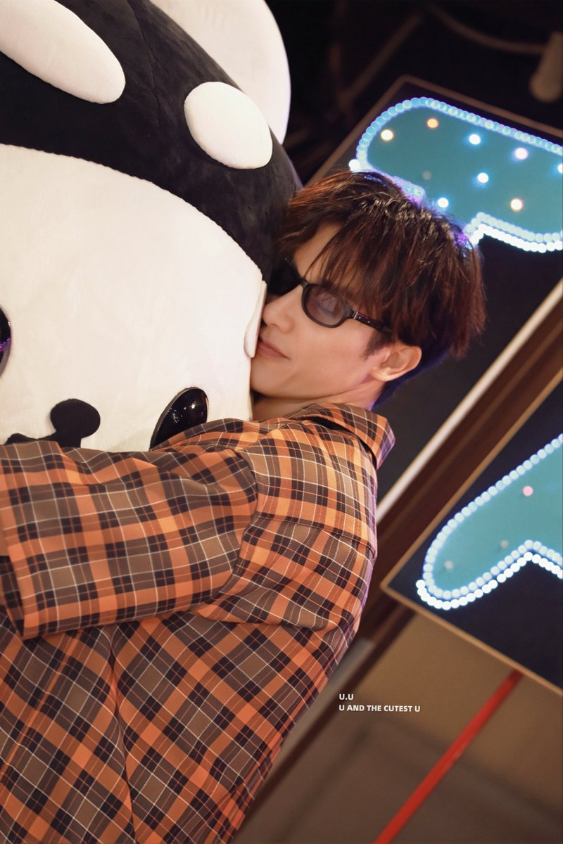 uunee_66's tweet image. 20251011  TAYNEW FNV FANSIGN

💙🐻‍❄️➕🐳💙 papa love san na🩷
@Tawan_V @polcasan_GMMTV 

#GMMTVFANIVALxTayNew
#Tawan_V 
#เตนิว #TayNew