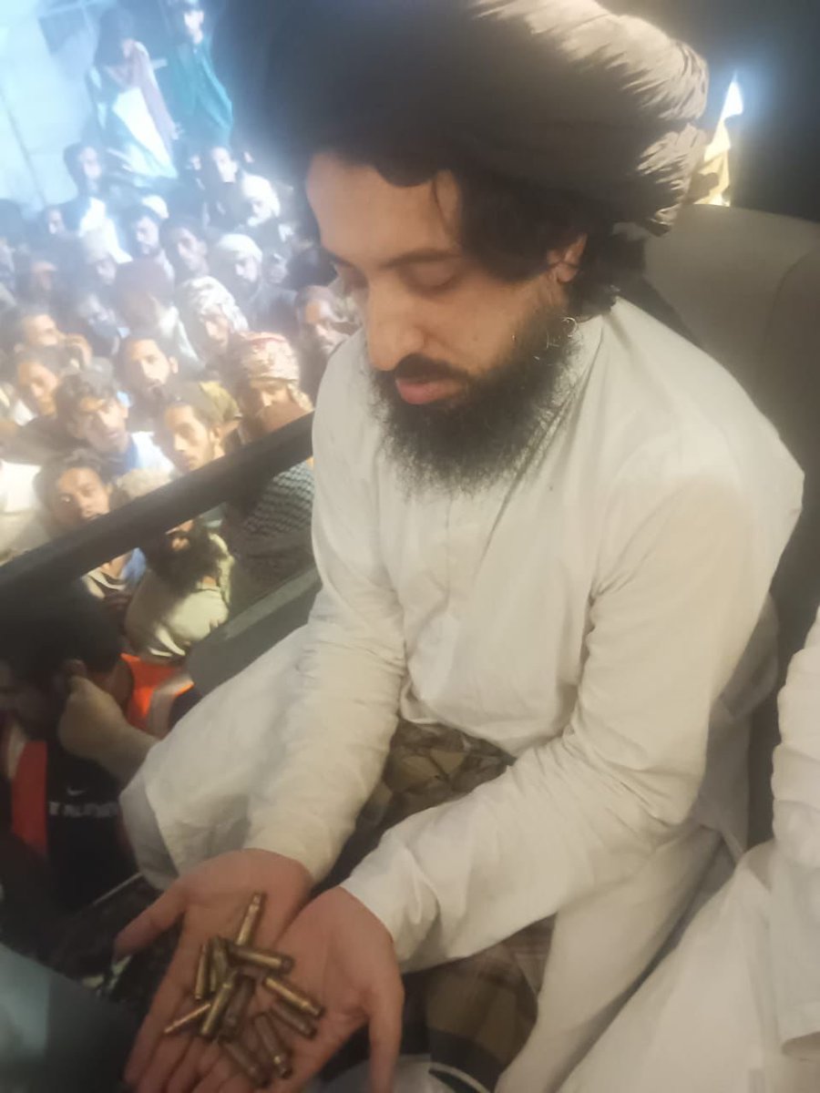 m_Ramzan_m's tweet image. #خان_کا_انتخاب_لاجواب
جو ہم پر گزرے تھے رنج سارے 
جو خود پر گزرے تو لوگ سمجھے