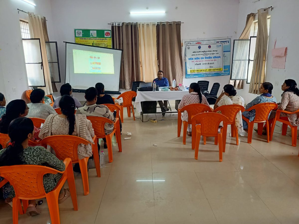 CDOShravasti's tweet image. एनीमिया मुक्त भारत अभियान अन्तर्गत एनीमिया मुक्त कार्यक्रम एवं सैम बच्चों के प्रबंधन को और अधिक सशक्त करने हेतु यूनिसेफ एवं गोरखपुर एम्स द्वारा स्वास्थ विभाग के साथ मिलकर समस्त #CHOs का क्षमता संवर्धन किया जा रहा है।