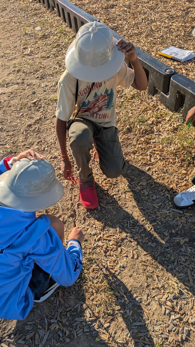 Mrs_KHughes's tweet photo. We were Ecologists this Friday to introduce Biotic and Abiotic factors! Love that my kids still love to dress up (they were all for the hats)! #byrdbestnothingless @CFISDByrd https://t.co/lrJ3eryyaO