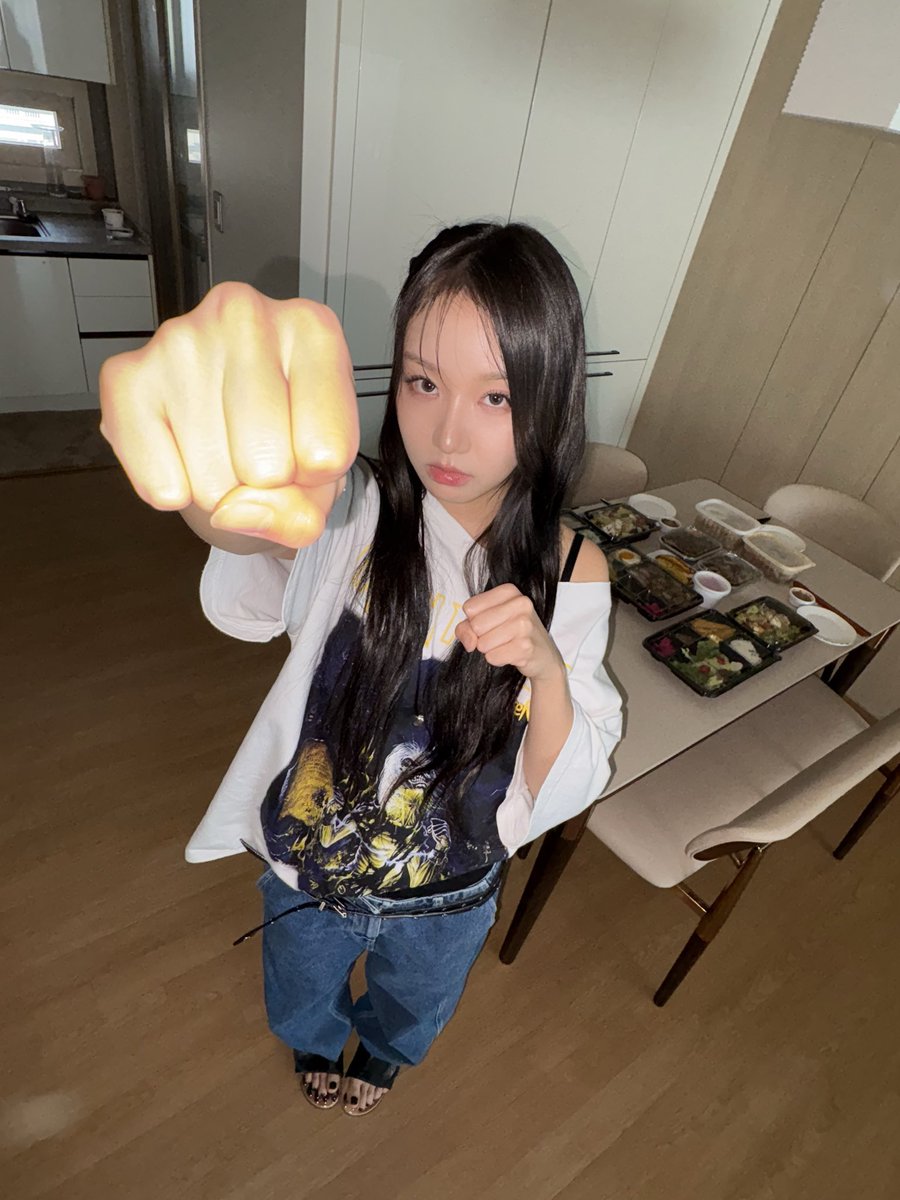 ablume pics (fan account) tweet media