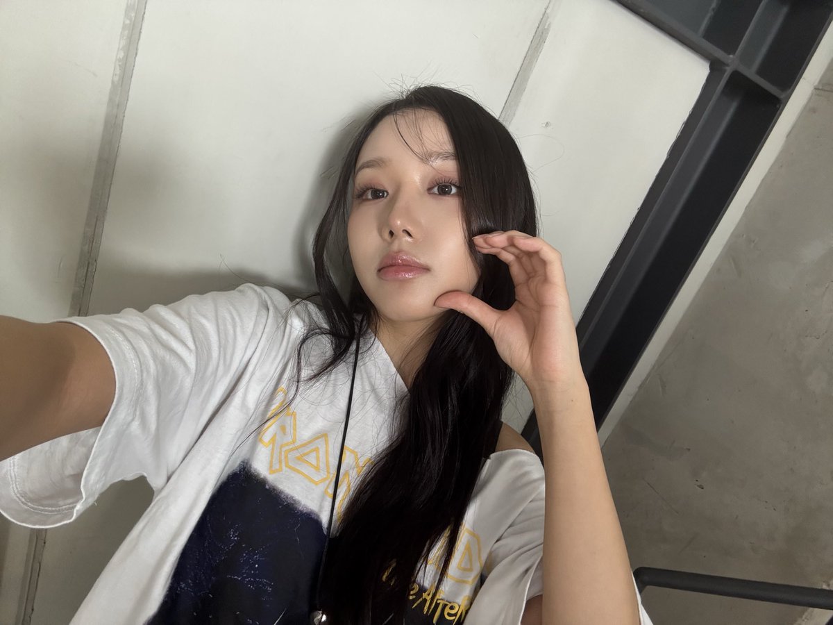 ablume pics (fan account) tweet media