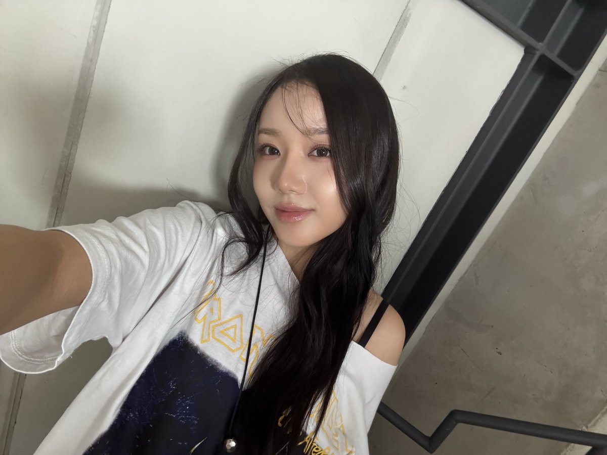 ablume pics (fan account) tweet media