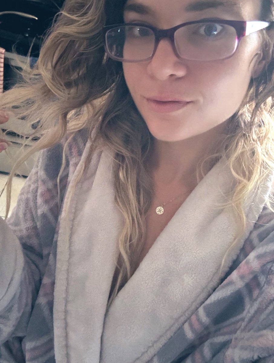 ╭༺♡༻─ Isa ─༺♡༻╯ tweet media