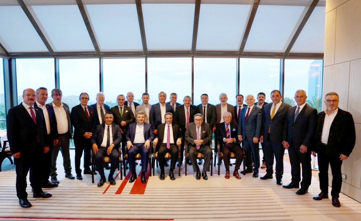 Valimiz Sayın Aydın Baruş ve değerli protokolümüz ile birlikte Doğan Holding Onursal Başkanı, kıymetli büyüğümüz Sayın Aydın Doğan’ı ziyaret ettik.