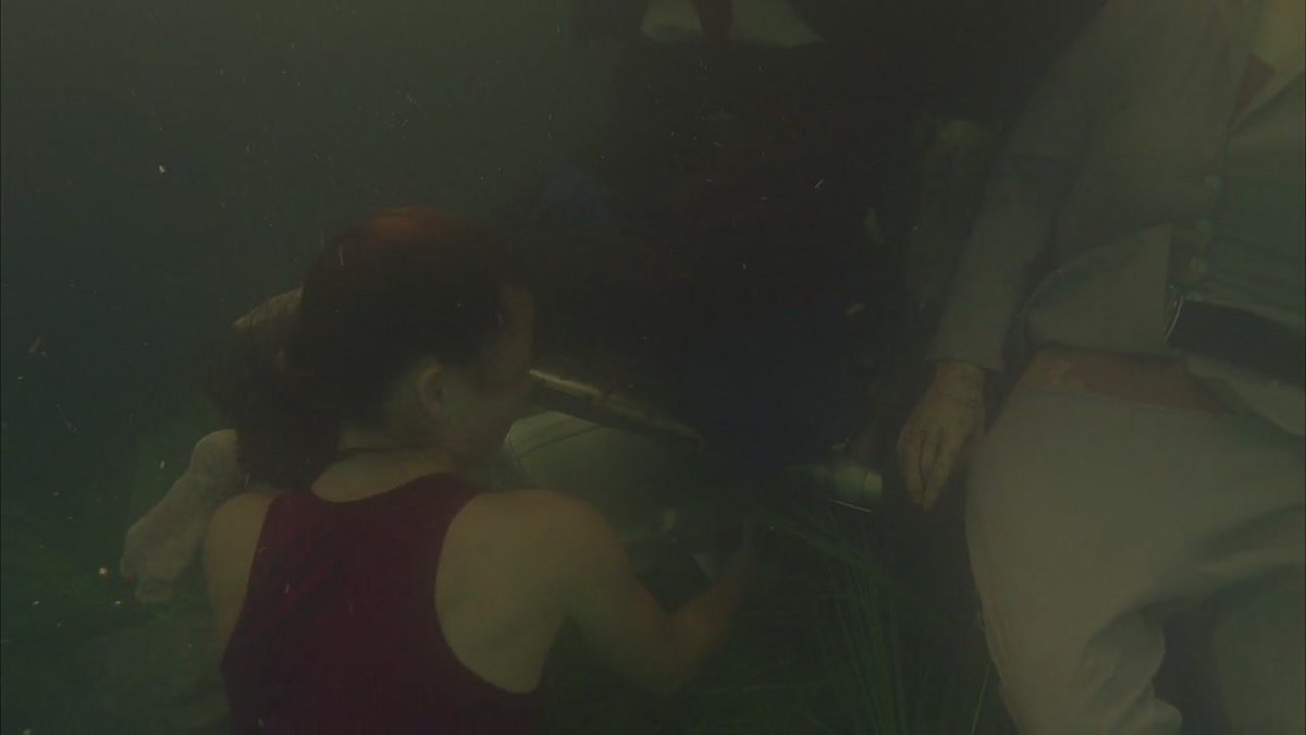 everydaylostt's tweet photo. Sawyer and Kate find the waterfall, seats from the plane, and the Halliburton case. She says he can have it. https://t.co/NKSMHrGexu