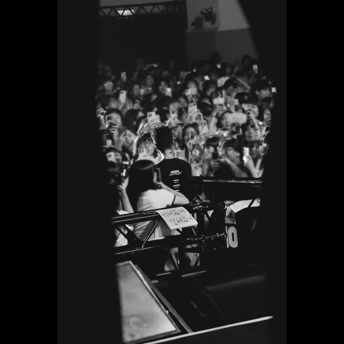 WinnerwithSally's tweet image. cq.entertainment ig251011
WINNER [OUR MOMENT] 2025 ASIA CONCERT IN TAIPEI
真的是被大家驚喜到了
音樂一下！大家的應援聲REALLY REALLY非常給力！
雞皮疙瘩直接沒Hold住
都感動到小編了(;´༎ຶД༎ຶ`)

#WINNER #위너 #OURMOMENT #TAIPEI #CONCERT #WINNEROURMOMENTinTAIPEI #YG
（轉載請註明💙）
