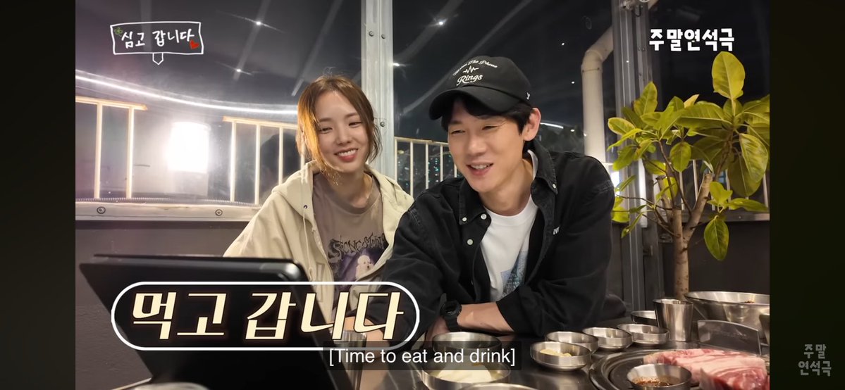 FebryanaVhera's tweet image. Without any sugarcoating, they&apos;re too sweet just to be called as Sunbae Hoobae, Agency mates, or co-worker. ONCE IN BLUE MOON in Korean industry.

Universe, you know what I mean 🥹

#yooyeonseok #chaesoobin #유연석 #채수빈 #Yoochae #SaJuCouple