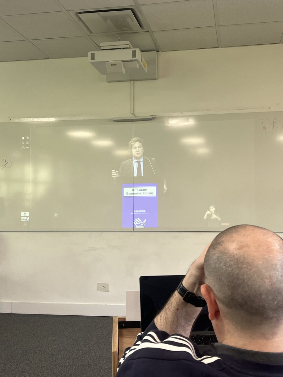 Material de clase. Cursando con un prócer en tiempo real <a href="/JMilei/">Javier Milei</a> .