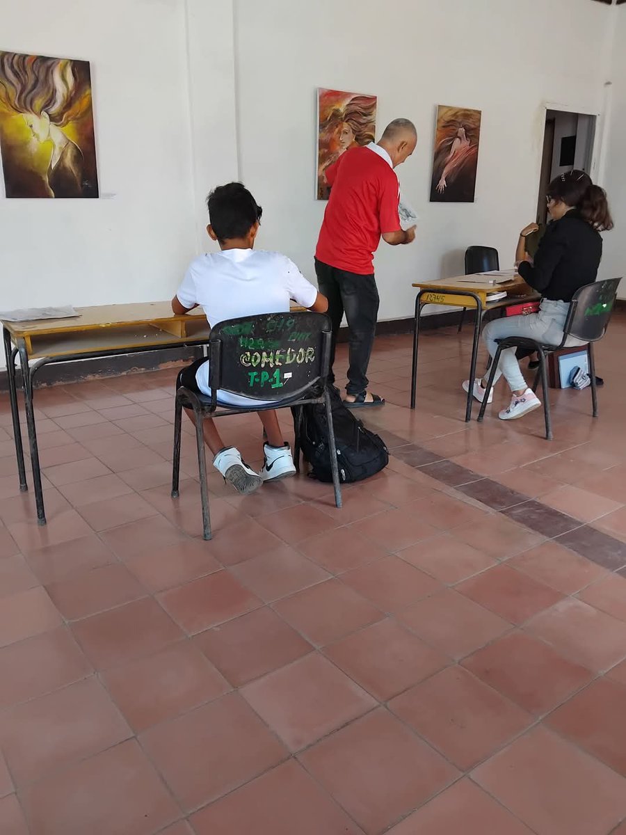 Sesiona en #LasTunas taller de preparación para las artes plásticas en Holguin.Pueden optar estudiantes de 7mo y 8vo grados,con 85 puntos de promedio.El profesor es Luisan Cabrera.#CubaEsCultura.#PorLasTunasLaVictoria.             <a href="/LorenzoOsbel/">Osbel Lorenzo</a>.