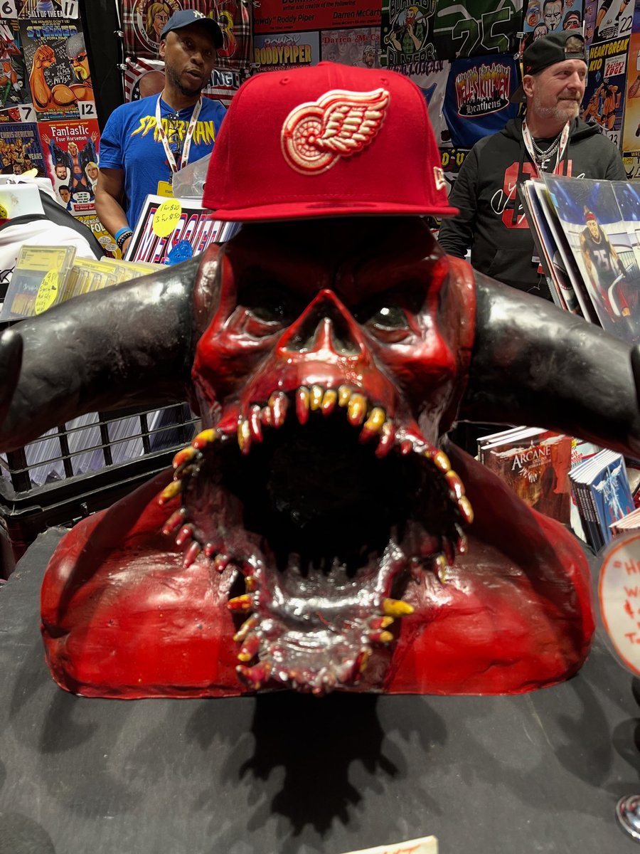 Day 3 of the <a href="/NYComicConRP/">New York Comic Con ᴿᴾ</a> ! <a href="/DarrenMcCarty4/">Darren McCarty</a> turned Favager into a Res Wings fan. Come see us at booth 1952!
