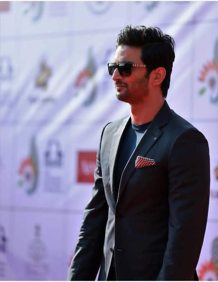 What sunshine is to flowers, smiles are to humanity. These are but trifles, to be sure; but scattered along life’s pathway, the good they do is inconceivable.....😍

Our Sunshine Boy Sushant 
#SushantSinghRajput𓃵