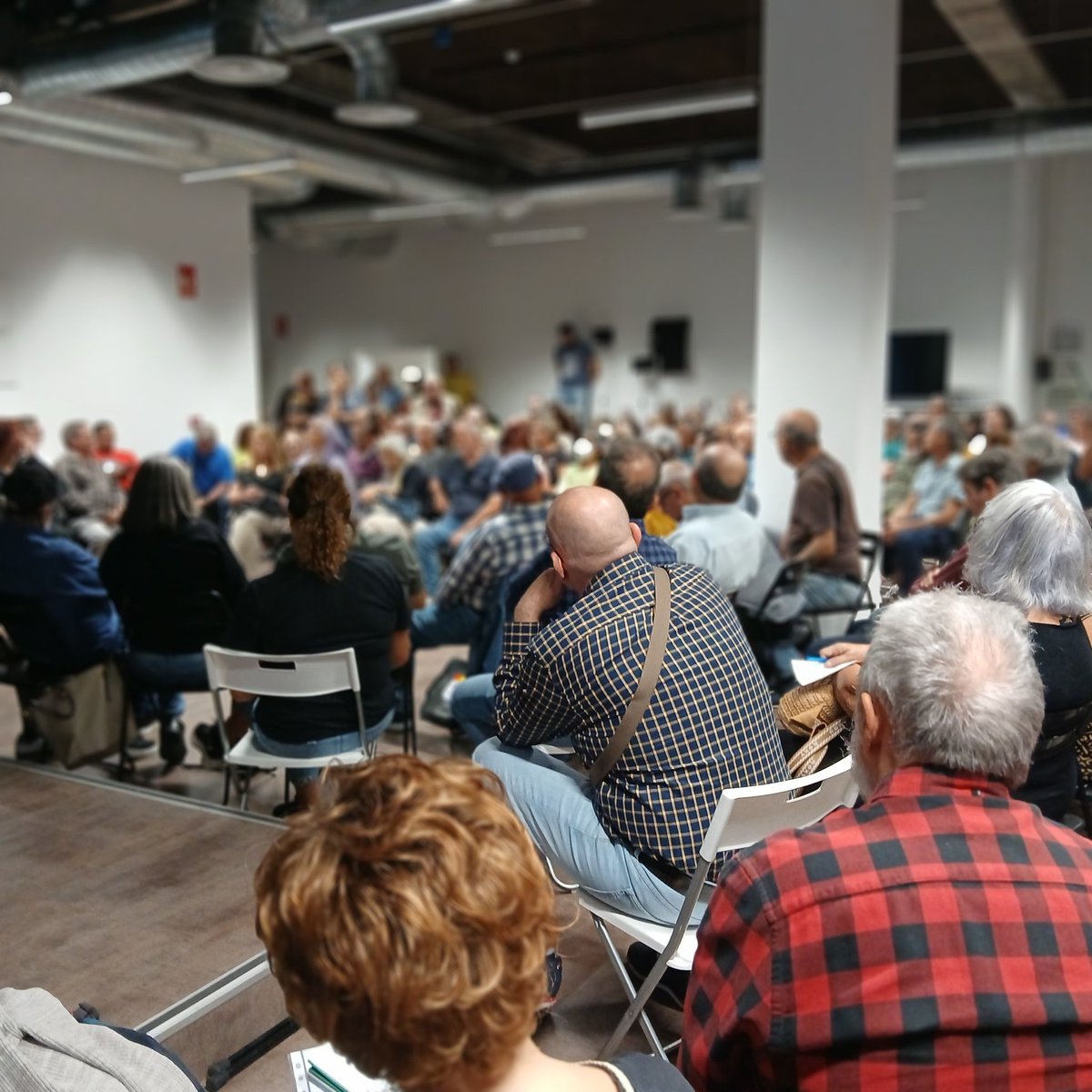 ColmePodemos's tweet photo. Hoy hemos estado en una reunión de militantes de la Comunidad de Madrid. Reunión necesaria, en la que el Consejo Ciudadano ha dado cuenta de su trabajo, de las finanzas, de los objetivos, etc y en la que por supuesto hemos hablado de política.
#podemos #podemosCMadrid #sisepuede https://t.co/2zda8jk2l0