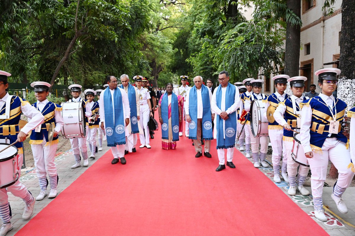 airnewsalerts's tweet image. Addressing the 71st convocation of Gujarat Vidyapeeth in Ahmedabad, President #DroupadiMurmu said, #education is the most effective means of social reconstruction.
President said that making India self-reliant is our national priority and urged students to play an active role in…