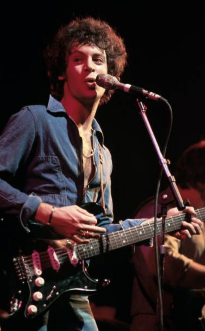 ▪️Eric Carmen  -  Hungry Eyes 

I feel the magic between you and I 

youtu.be/2ssCL292DQA?si…