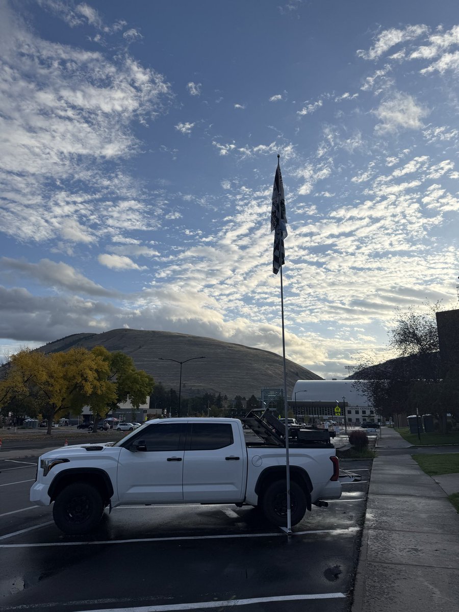 Time to wake up sleepyheads!!
#GoGriz #UpWithMontana