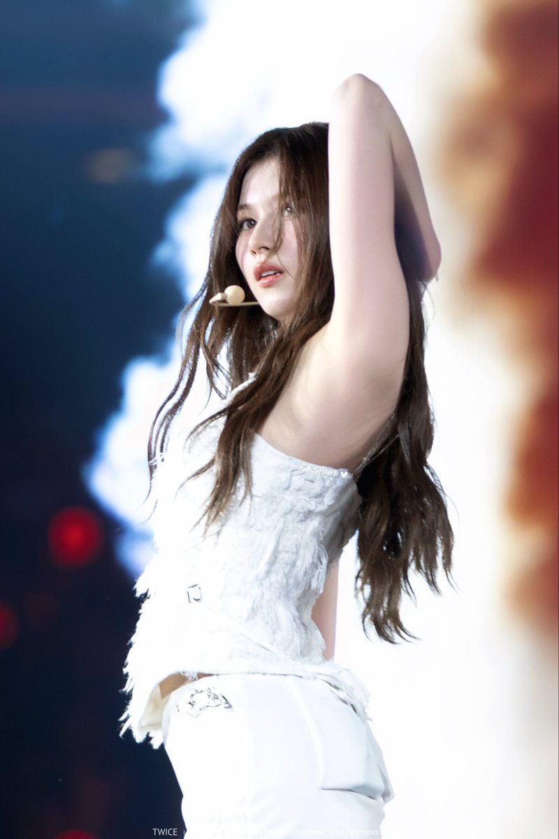 251011 THIS IS FOR IN SINGAPORE D1 Speechless🪽🧎 #트와이스 #사나