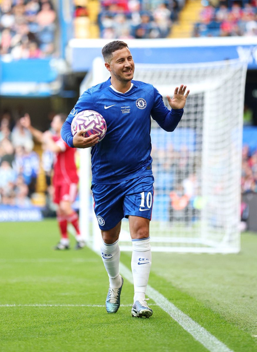 CFCPys's tweet image. Eden Hazard back at Stamford Bridge 🥲