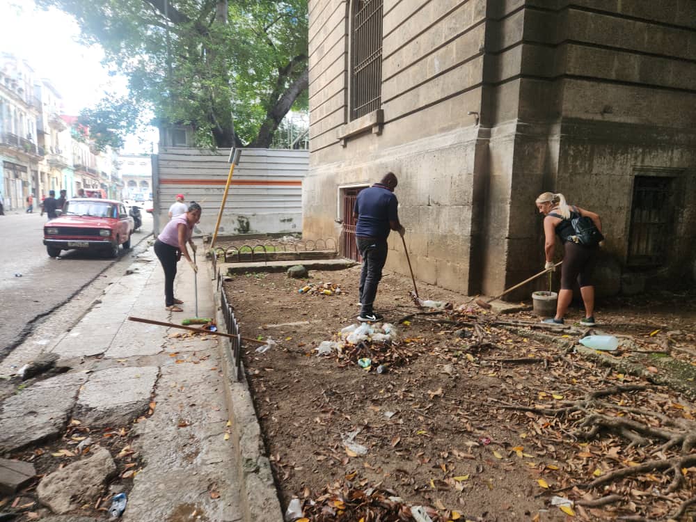 finanzasprecios's tweet photo. Imágenes de la jornada sabatina de trabajo voluntario con otras entidades del sistema de @finanzasprecios 

#UnidosXCuba 🇨🇺
#FinanzasyPrecios
@regueiro_ale https://t.co/WhhVhaI2jR