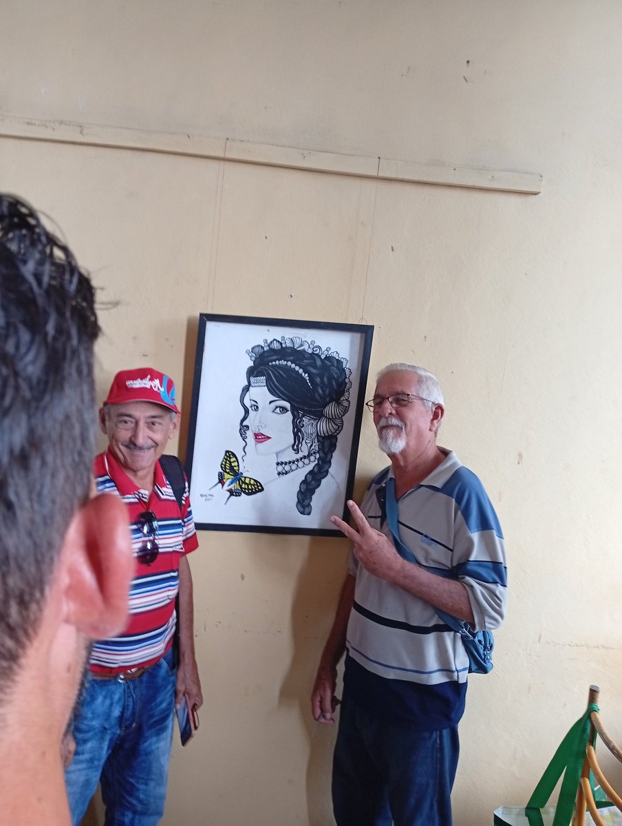 IrenaldoRodrig1's tweet photo. #AhoraMismo desde la Casa de Cultura "Olga Alonso, se inauguró la Expo personal " En Busca de Alfonsina" del artista aficionado de las Artes Visuales René Pas. En el marco de la Jornada Nacional de la Cultura. 
#casasdecuturass 
#Cpccsanctispiritus https://t.co/SppOe7B5Vf